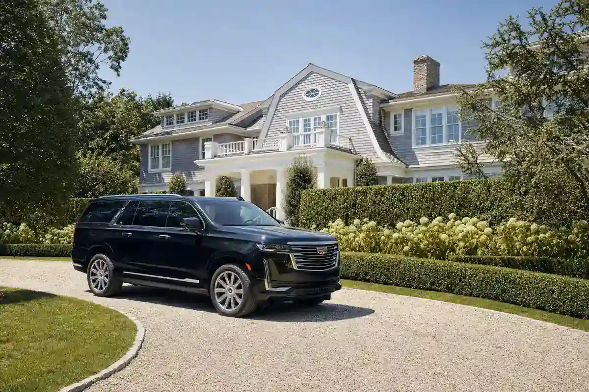 NYC to the Hamptons Car Service 8 Car service to Southampton, New York, with a black SUV at a beach estate